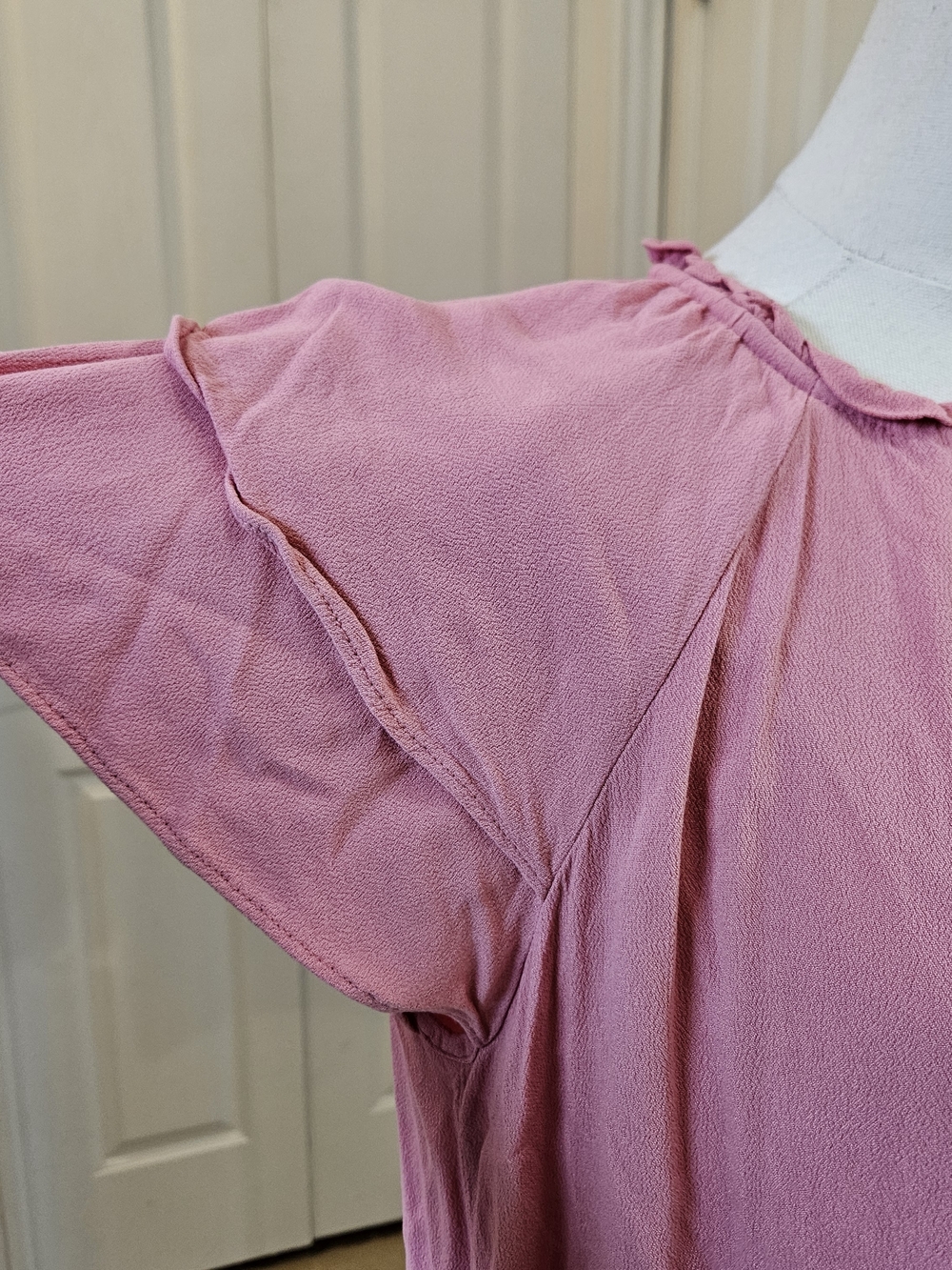 Old Navy Women’s Pink Flutter Sleeve Blouse – Size Medium - Picture 5 of 11